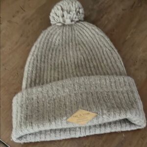 Rag and bone hat perf condition